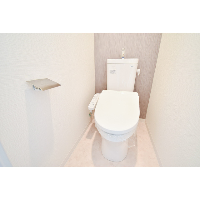 エスリード大阪城クローグのトイレ|落ち着いた色調のトイレです