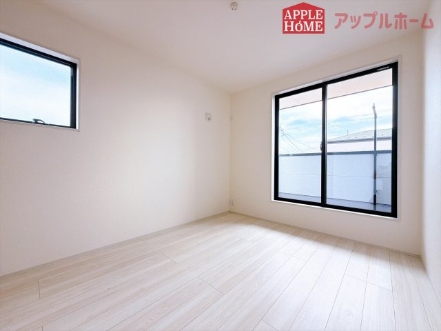[新築住宅] 深谷市稲荷町北 第3 全3棟の洋室|２階居室は全室収納あり！たっぷりある収納活用でお部屋もキレイを保てます♪