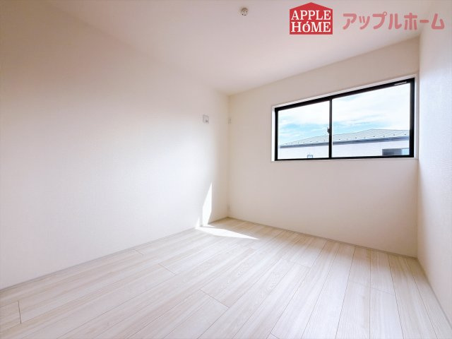 [新築住宅] 深谷市稲荷町北 第3 全3棟の洋室|２階居室は全室収納あり！たっぷりある収納活用でお部屋もキレイを保てます♪