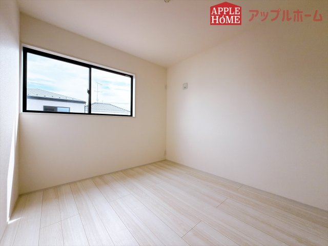 [新築住宅] 深谷市稲荷町北 第3 全3棟の洋室|２階居室は全室収納あり！たっぷりある収納活用でお部屋もキレイを保てます♪