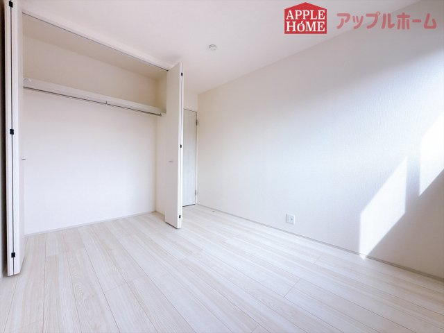 [新築住宅] 深谷市稲荷町北 第3 全3棟の洋室|２階居室は全室収納あり！たっぷりある収納活用でお部屋もキレイを保てます♪