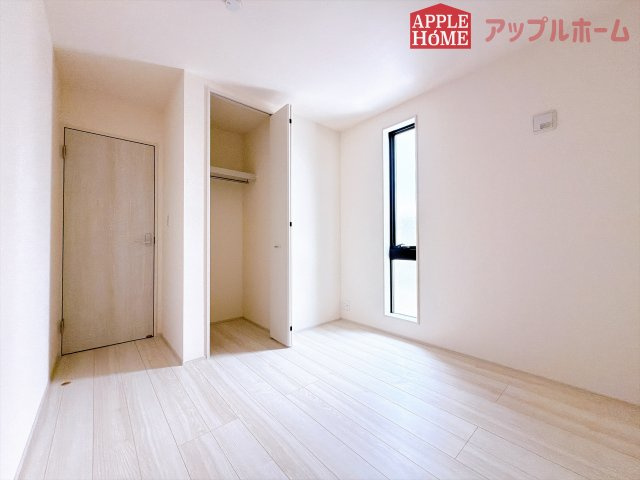 [新築住宅] 深谷市稲荷町北 第3 全3棟の洋室|２階居室は全室収納あり！たっぷりある収納活用でお部屋もキレイを保てます♪