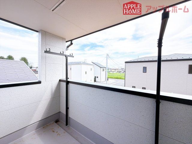 [新築住宅] 深谷市稲荷町北 第3 全3棟のバルコニー|インナーバルコニーで突然の雨でも安心♪直射日光を防げるので、紫外線を気にせず自然の光や風を感じながら日光浴もできちゃいます♪
