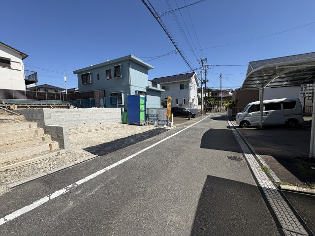 【その他】 | 大野城市旭ヶ丘2丁目2期　1号棟（全1棟）【仲介手数料無料・0円】 | 現地写真。前面道路です。