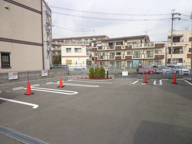 サニーテラスの駐車場|駐車場に車を止められます