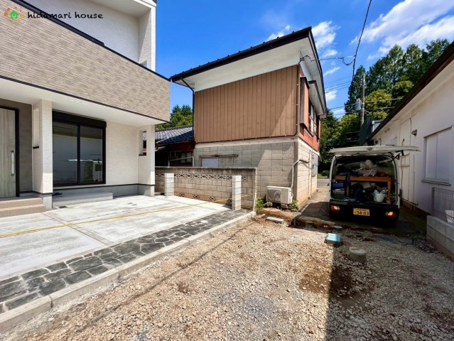 上尾市愛宕218Ⅱ②　新築戸建　02の前面道路含む現地写真