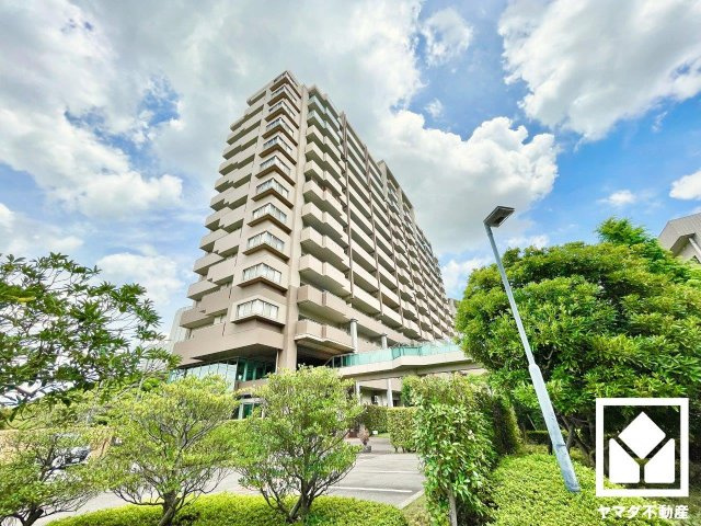 京阪東ローズタウン･ファインガーデンあゆみヶ丘Ｅ棟の外観