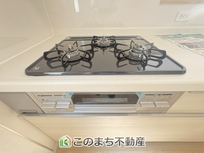 【キッチン】 | 古河市五部第1　2号棟 | 3口ビルトインコンロで同時調理可能☆時短家事につながりますね☆