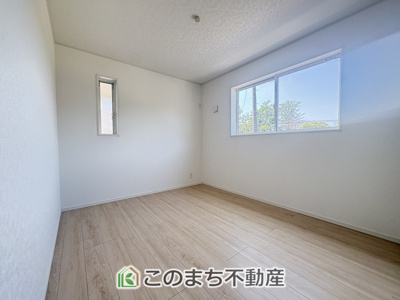 【洋室】 | 古河市五部第1　2号棟 | 窓が多く明るい室内が好印象☆