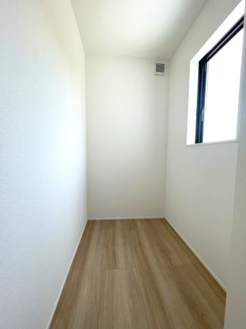 岡山市中区江並　戸建ての収納|約1.5帖の納戸です。