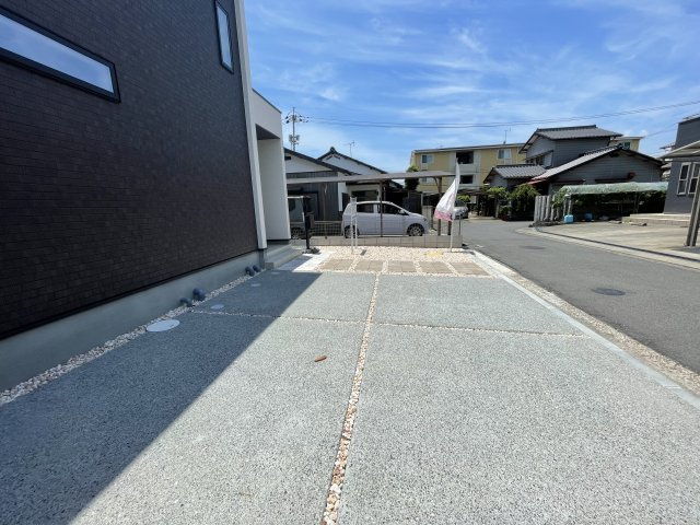 岡山市中区江並　戸建ての駐車場|ゆったりとした駐車スペースです。