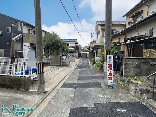 等持院中町 中古テラスの前面道路含む現地写真