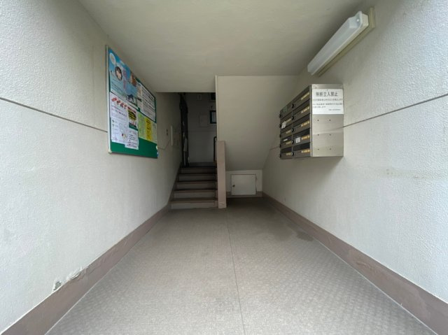 狩口台住宅42号棟のエントランス