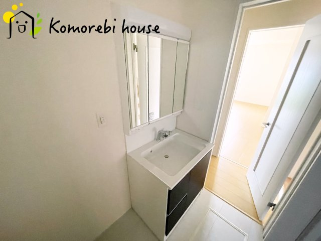さいたま市北区吉野町　１期　ハートフルタウン　新築一戸建て　Cの独立洗面台|独立洗面台あり、毎朝おしゃれに忙しい女性の方におすすめです