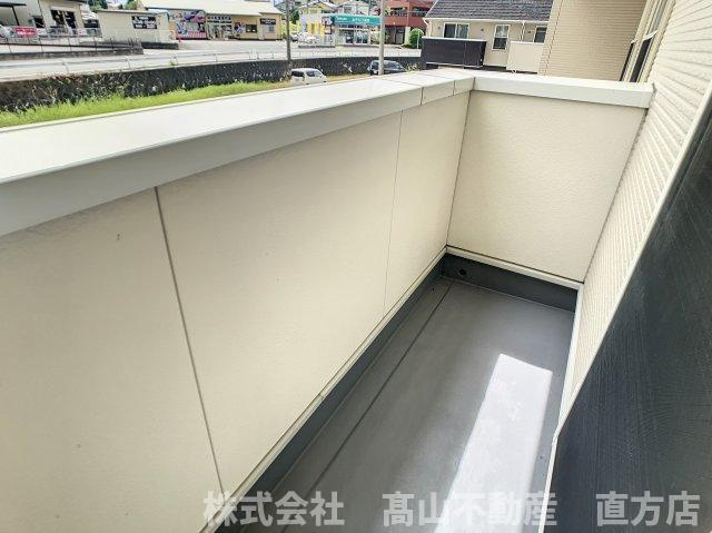 直方市大字下境のアパートのバルコニー