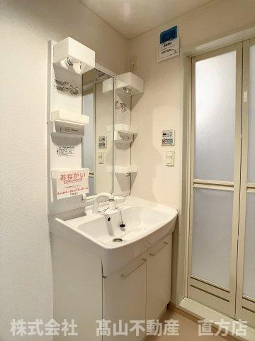 直方市大字下境のアパートの洗面所