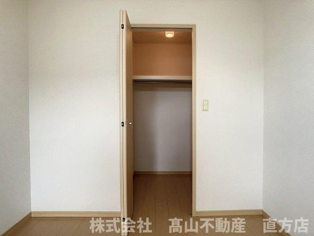 直方市大字下境のアパートの収納