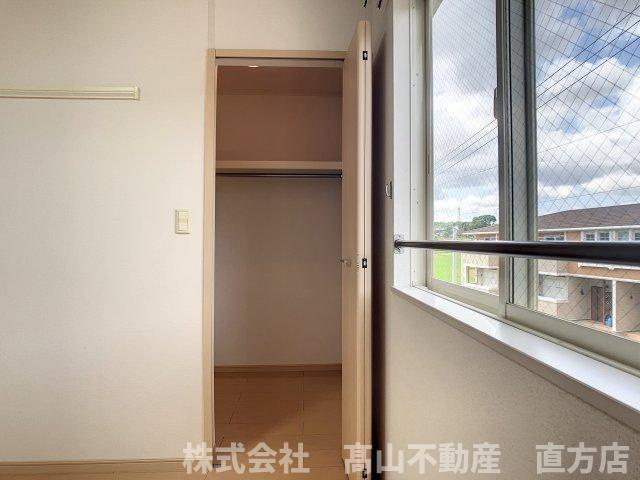 直方市大字下境のアパートの収納