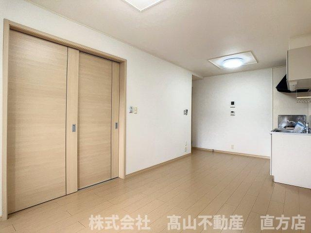 直方市大字下境のアパートの居間・リビング