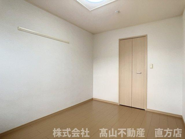 直方市大字下境のアパートの洋室