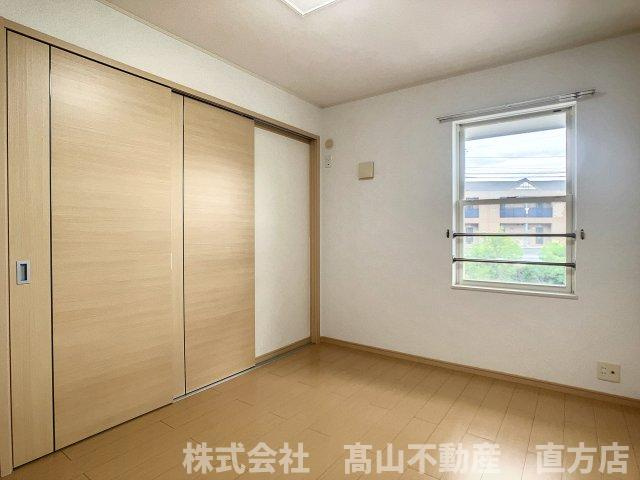 直方市大字下境のアパートの洋室
