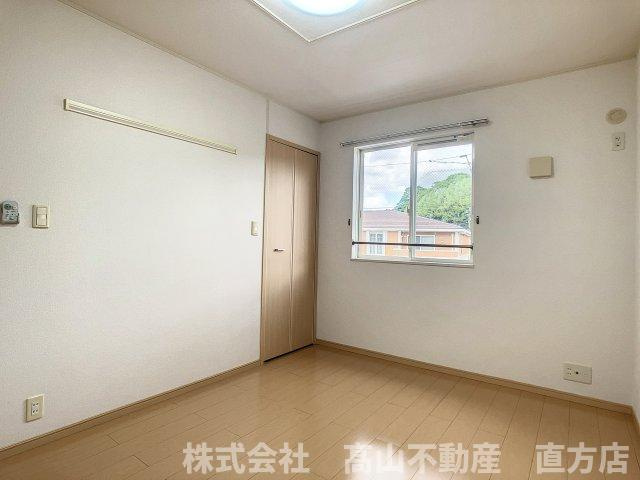 直方市大字下境のアパートの寝室
