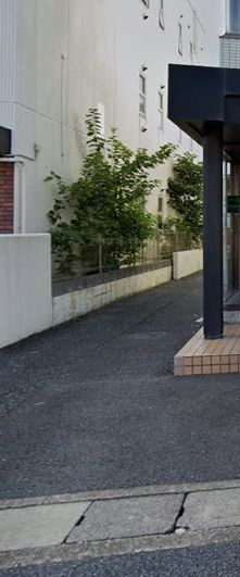 パールグリーンの駐車場