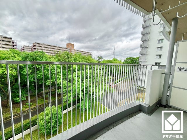 向島ニュータウン第二街区B棟のバルコニー