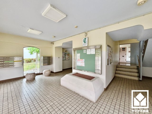 向島ニュータウン第二街区B棟のエントランス