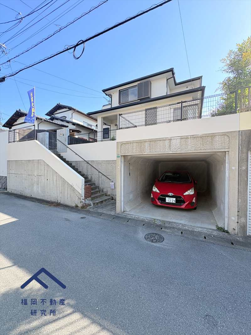 西区拾六町４丁目　戸建ての前面道路含む現地写真