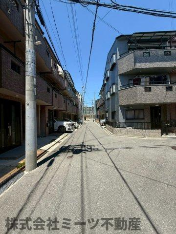 稲葉1丁目　中古戸建の前面道路含む現地写真