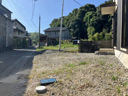 「築浅×2階リビング」高知市春野町西分　中古一戸建ての駐車場|軽2台駐車可能です。