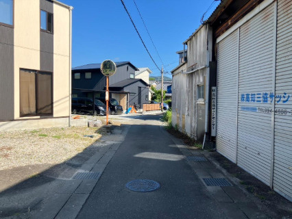「築浅×2階リビング」高知市春野町西分　中古一戸建ての前面道路含む現地写真|車通りが少なく、落ち着いた住地内で安心の環境です。