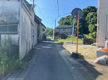 「築浅×2階リビング」高知市春野町西分　中古一戸建ての前面道路含む現地写真|見通しの良い道路で、毎日の運転や駐車もスムーズです。