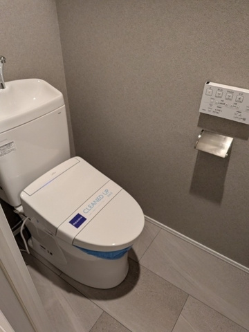 新品家具付きマンション岩本町6(KaGood東京)のトイレ|トイレもきれいです