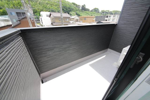 東海市東海町２丁目の一戸建てのバルコニー