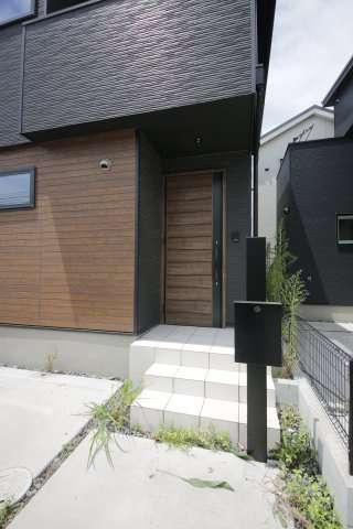 東海市東海町２丁目の一戸建てのエントランス