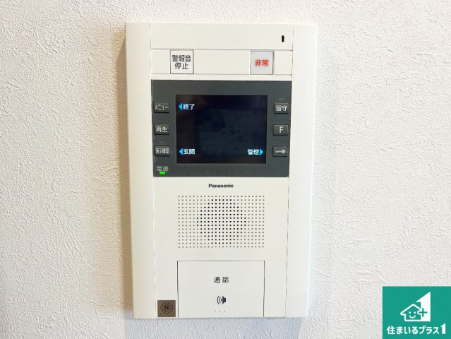 グレーシィ須磨アルテピアIII番街　1期棟の防犯設備|インターホン！声だけでなく来訪者の姿や顔がモニターで確認できるので、小さなお子様がいらっしゃるご家庭でも安心できます！