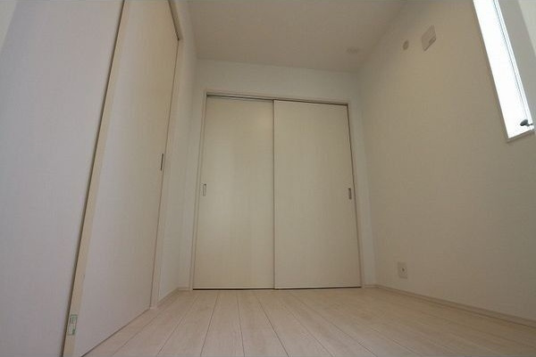 GRANDTIC平安通の洋室