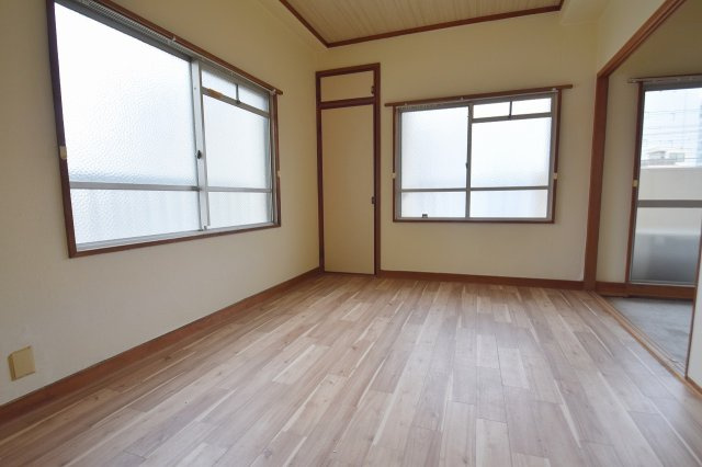 小山マンションの洋室