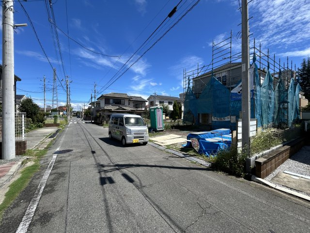 新築　前橋市朝日が丘町　Heartful　Town　１号棟の前面道路含む現地写真|現地写真　西側接道幅員約5.9ｍ