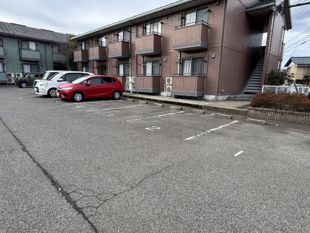 ホワイティ下馬　Ａの駐車場