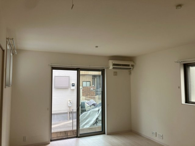 大沼町４丁目戸建賃貸住宅の居間・リビング