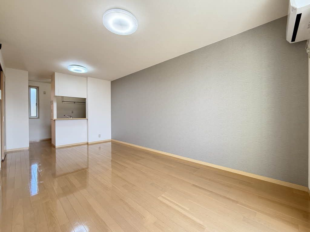 フルール東川口の洋室