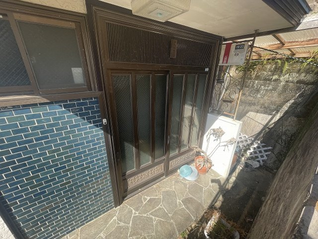矢岳町一戸建の玄関