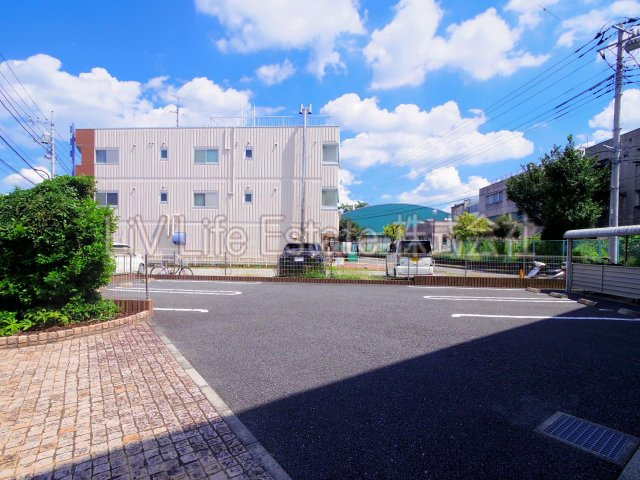 アズーリの駐車場