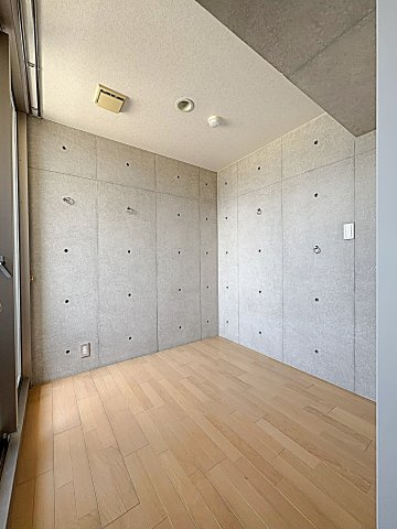 アーバン栄の洋室