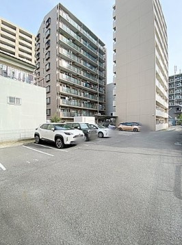 スカイコート松原の駐車場