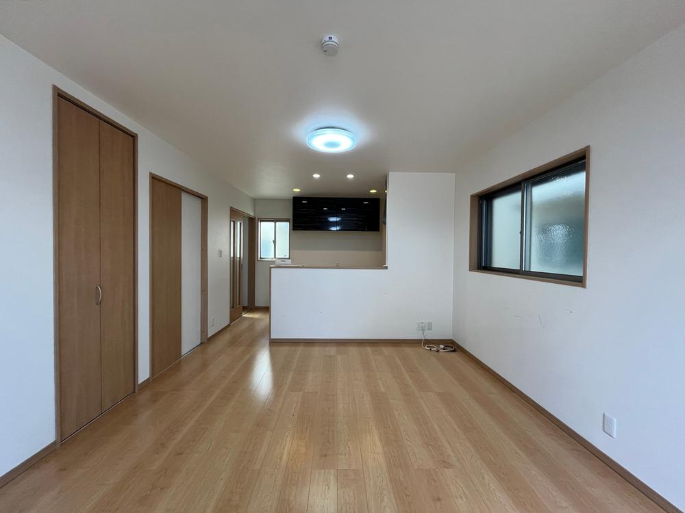 倉治3丁目　中古一戸建ての居間・リビング|LDK16.4帖
■物件内覧・資金計画相談・住宅ローン相談、リフォーム相談、お問合せ受付中■
※当日・翌日のご内覧、ご相談はお電話でのお問合せがスムーズです！