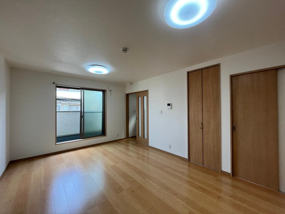 倉治3丁目　中古一戸建ての居間・リビング|LDK16.4帖
■物件内覧・資金計画相談・住宅ローン相談、リフォーム相談、お問合せ受付中■
※当日・翌日のご内覧、ご相談はお電話でのお問合せがスムーズです！